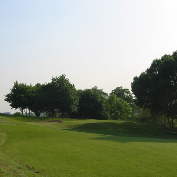 Uxbridge - Hügelige Landschaft mit schrägen Fairways