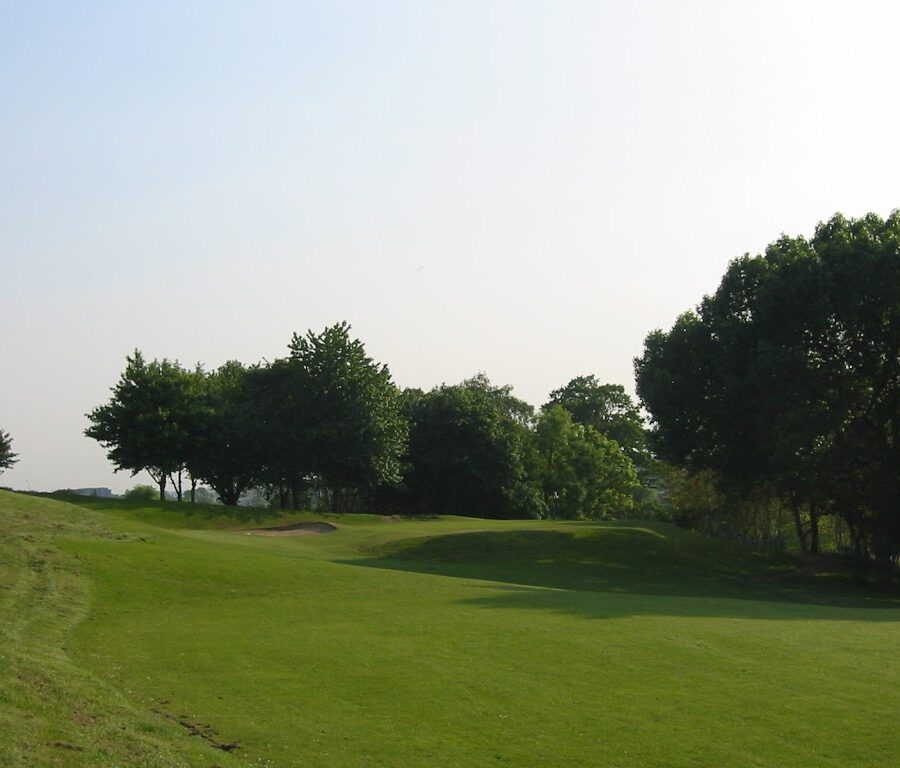 Uxbridge - Hügelige Landschaft mit schrägen Fairways