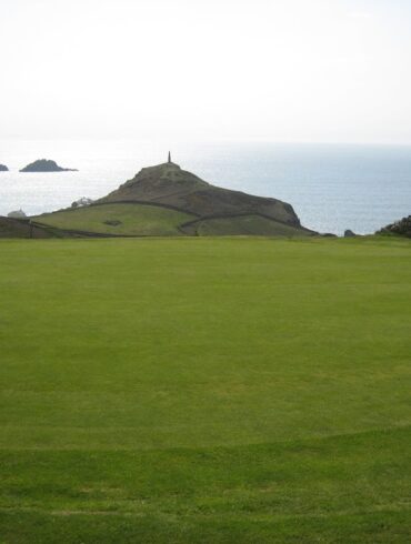 Grün Loch 1 mit Blick auf Cape Cornwall