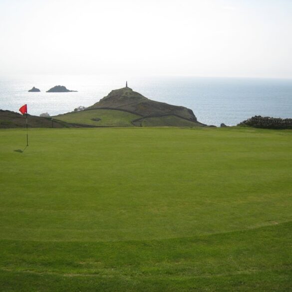 Grün Loch 1 mit Blick auf Cape Cornwall