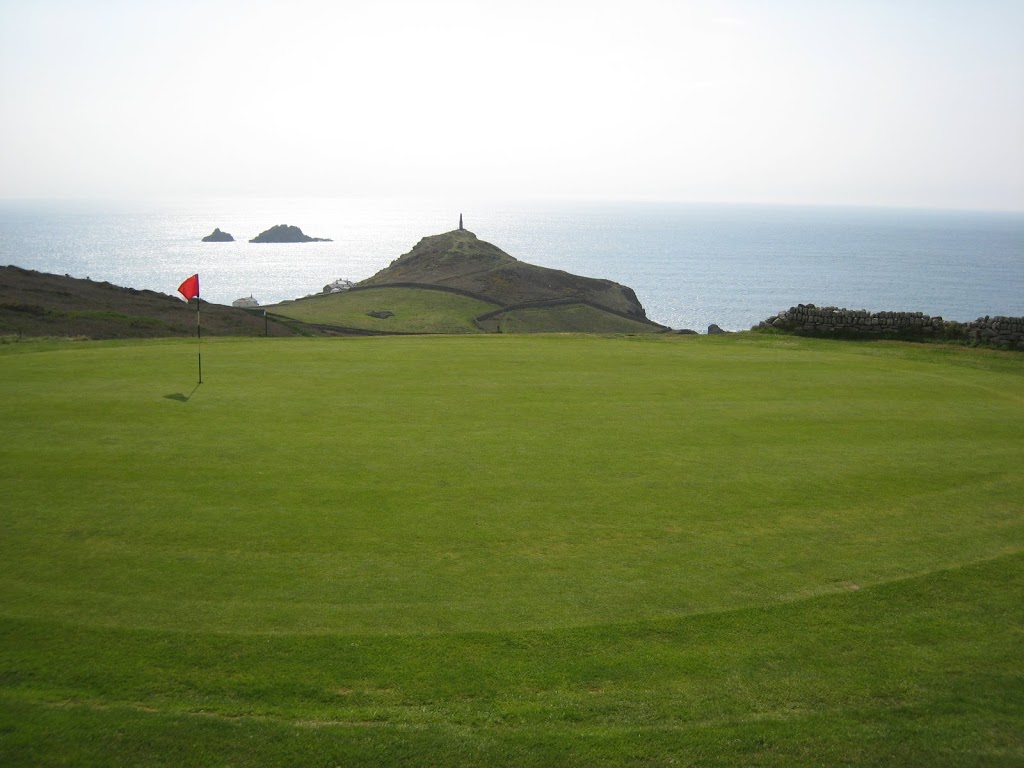 Grün Loch 1 mit Blick auf Cape Cornwall