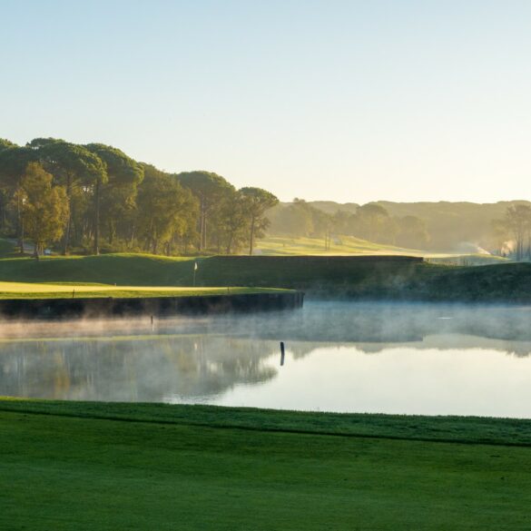 PGA Catalunya Stadium Course: Morgenidyll an Loch 3
