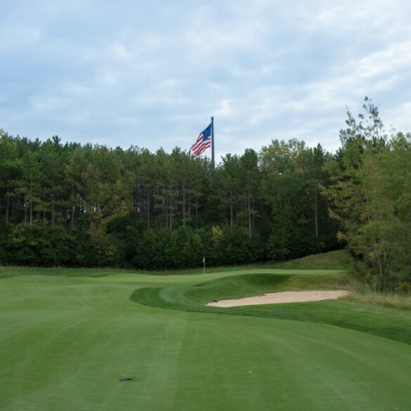 An Loch 6 von Blackwolf Run wird es patriotisch